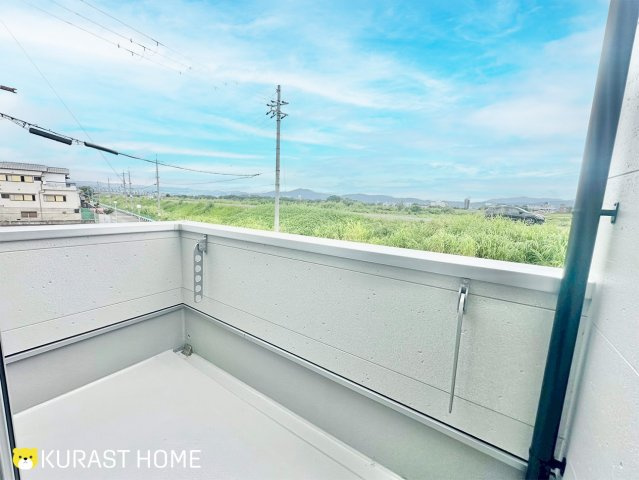 京都市南区久世上久世町　新築戸建のバルコニー