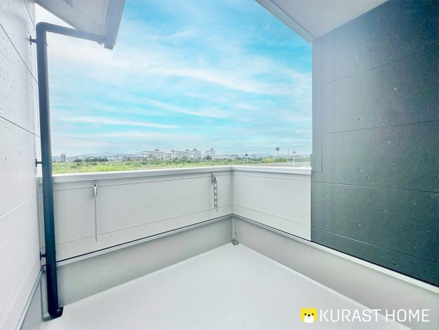 京都市南区久世上久世町　新築戸建のバルコニー