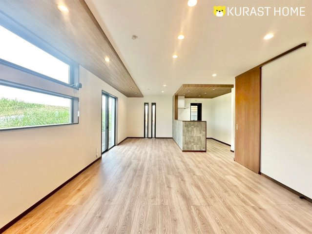 京都市南区久世上久世町　新築戸建の居間・リビング