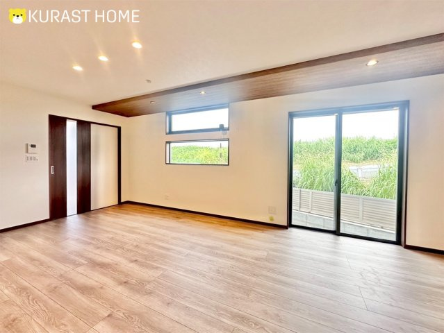 京都市南区久世上久世町　新築戸建の居間・リビング