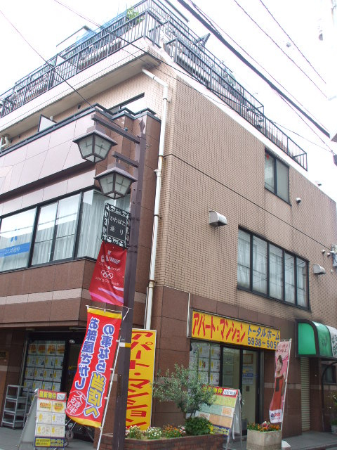 エスアイビルのエントランス