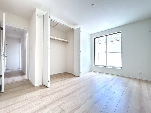 ハートフルタウン　丹羽郡扶桑町高木　全2区画分譲の寝室|すべての居室にはたっぷり収納できる大型クローゼットを設置しています。