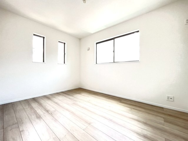 ハートフルタウン　丹羽郡扶桑町高木　全2区画分譲の寝室|木目の美しさを際立たせるシンプルデザインで、室内に落ち着きと安らぎを与えてくれます。