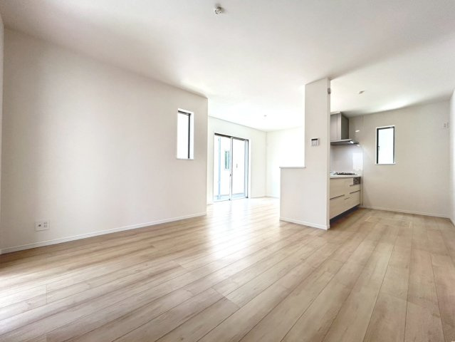 ハートフルタウン　丹羽郡扶桑町高木　全2区画分譲の居間・リビング|フローリング材には木目調で木材特有の風合いがあり、ナチュラルな美しさになっています。