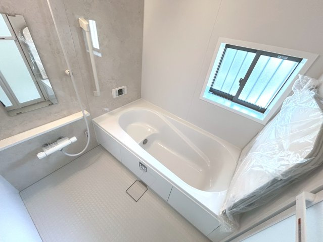 ハートフルタウン　丹羽郡扶桑町高木　全2区画分譲の浴室|明るく清潔なバスルームで、保温浴槽を使用しており４時間たっても湯温低下は約2.5度の省エネ仕様です。