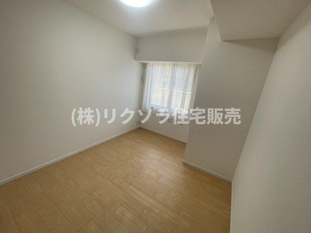 京阪東ローズタウン・ファインガーデンあゆみヶ丘D棟の洋室|洋室5.4帖
■物件内覧・資金計画相談・住宅ローン相談、リフォーム相談、お問合せ受付中■
※当日・翌日のご内覧、ご相談はお電話でのお問合せがスムーズです！