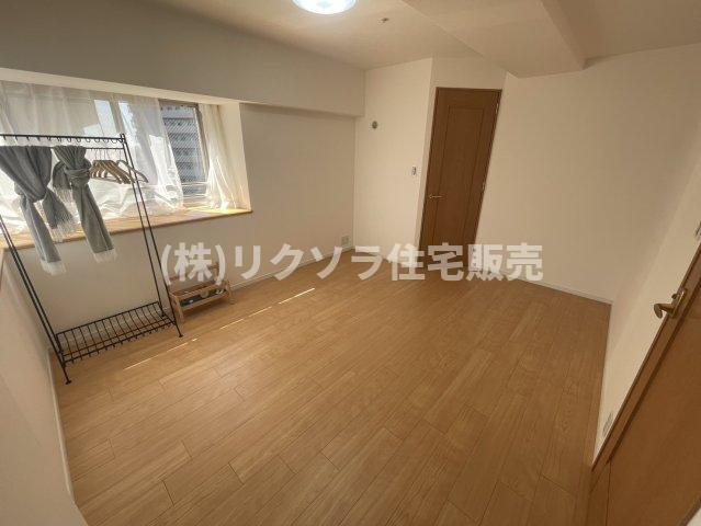 京阪東ローズタウン・ファインガーデンあゆみヶ丘D棟の子供部屋|洋室8.0帖
■物件内覧・資金計画相談・住宅ローン相談、リフォーム相談、お問合せ受付中■
※当日・翌日のご内覧、ご相談はお電話でのお問合せがスムーズです！