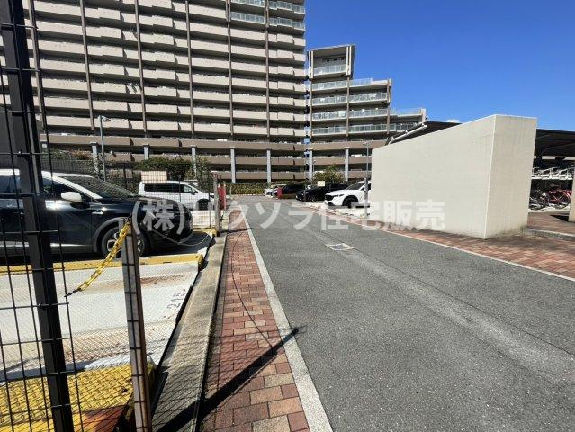 京阪東ローズタウン・ファインガーデンあゆみヶ丘D棟の駐車場|■物件内覧・資金計画相談・住宅ローン相談、リフォーム相談、お問合せ受付中■
※当日・翌日のご内覧、ご相談はお電話でのお問合せがスムーズです！