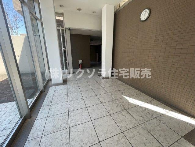 京阪東ローズタウン・ファインガーデンあゆみヶ丘D棟のエントランス|■物件内覧・資金計画相談・住宅ローン相談、リフォーム相談、お問合せ受付中■
※当日・翌日のご内覧、ご相談はお電話でのお問合せがスムーズです！