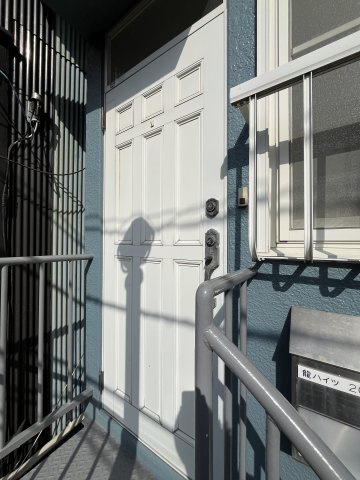 龍ハイツのエントランス