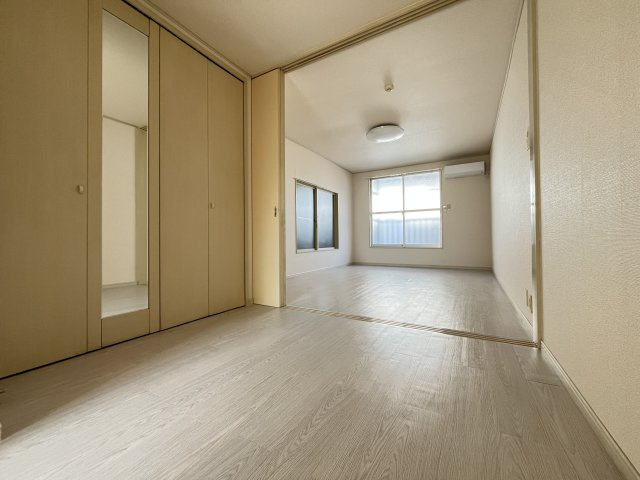 龍ハイツの居間・リビング