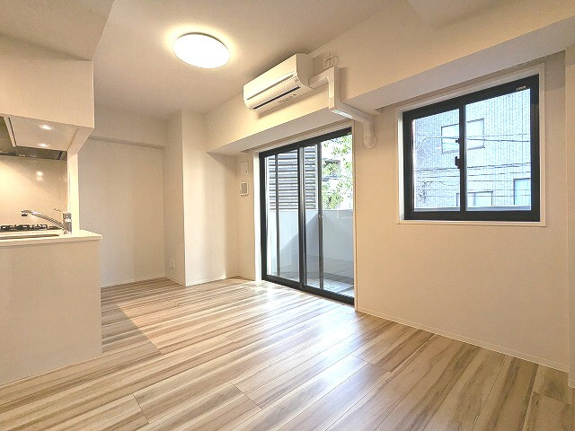 ワンルーフレジデンス新御徒町の居間・リビング|ワンルーフレジデンス新御徒町
東京都台東区台東３－４－９
エアコン2台付き