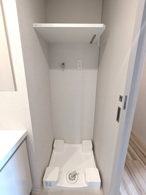 ワンルーフレジデンス新御徒町の設備|排水口のお手入れし易い様に排水口を手前中央に配置し、足高の防水パン