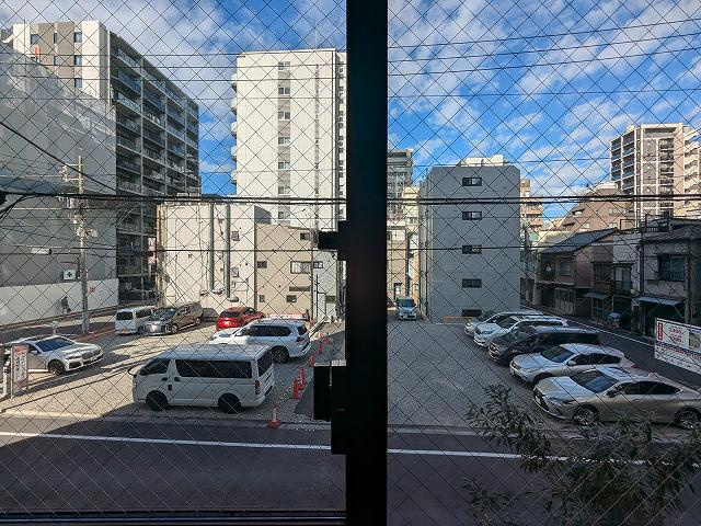 ワンルーフレジデンス新御徒町の設備|2F洋室の出窓からの眺望です