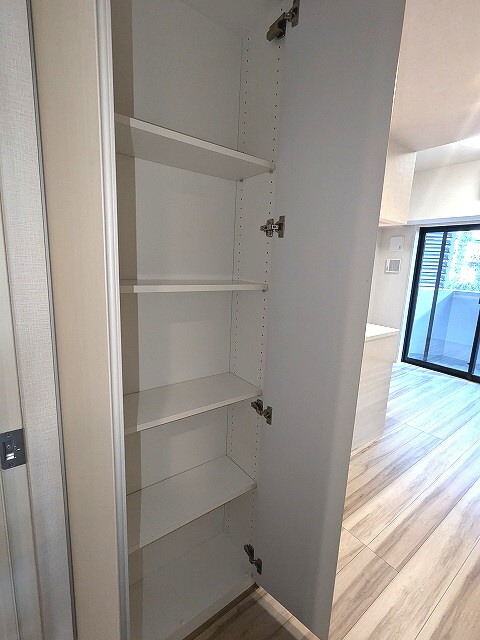 ワンルーフレジデンス新御徒町の設備|廊下の収納