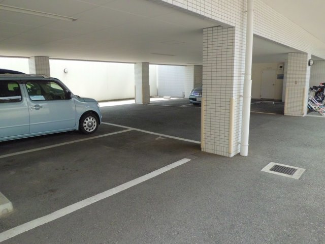 加島第6マンションの駐車場|駐車場があります