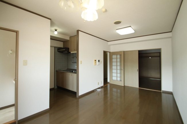 【居間・リビング】 | 人吉壱番館リバーサイド古城 | ※ご入居前の写真です