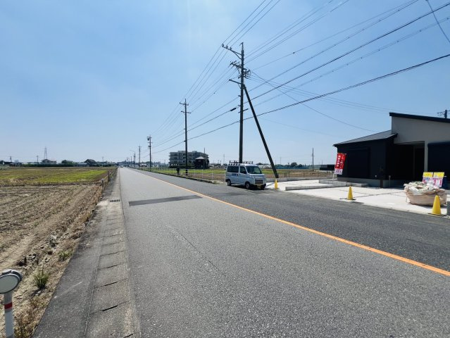 安城市里町壱斗山264『仲介手数料無料』新築戸建ての前面道路含む現地写真