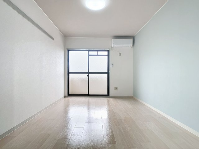 ラウファレエイエスエイの居間・リビング