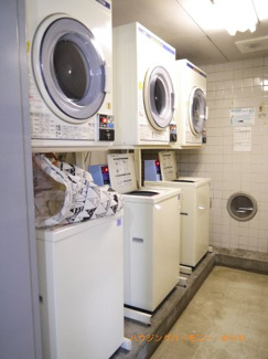 【その他共用部分】 | マンション内には、居住者専用のコインランドリーがあります。