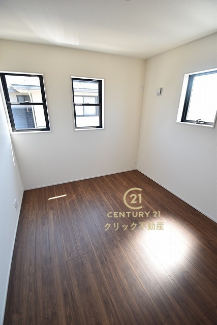 リーブルガーデン  水戸内原町　第10　限定1棟！の洋室|採光バッチリ・通風良好です。
たっぷり差し込む陽光がお部屋を明るく照らします！