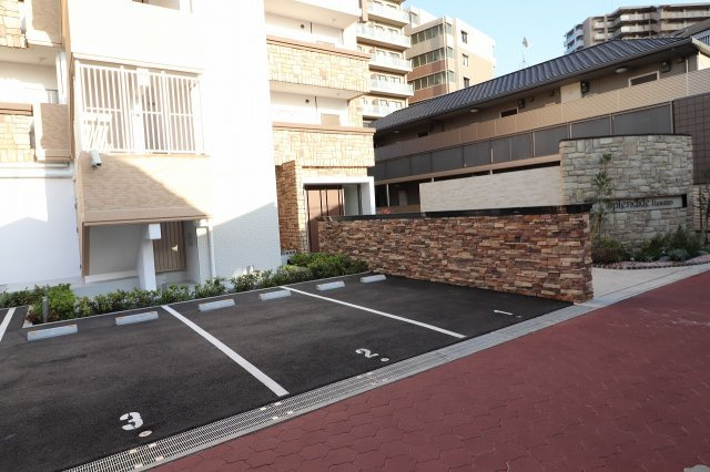 大阪市鶴見区放出東３丁目の賃貸マンションの駐車場