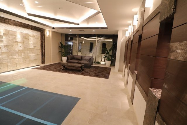 大阪市鶴見区放出東３丁目の賃貸マンションのロビー