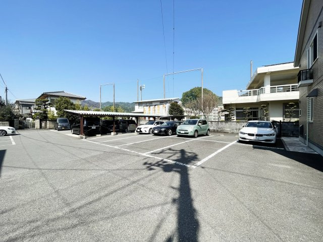 ディアコート 城南の駐車場