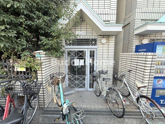 キングスアベニュー流町Aのエントランス