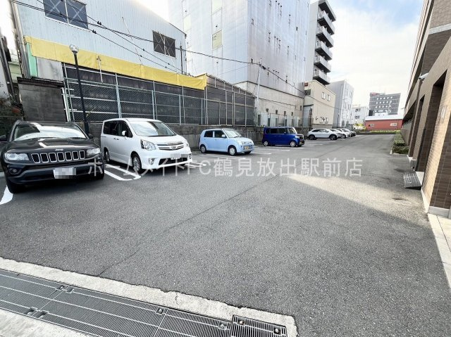 東大阪市川俣３丁目の賃貸マンションの駐車場