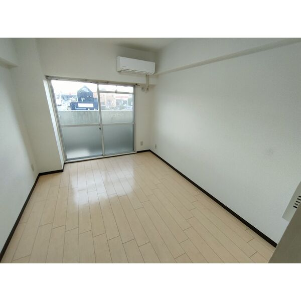 メゾンモンテの居間・リビング