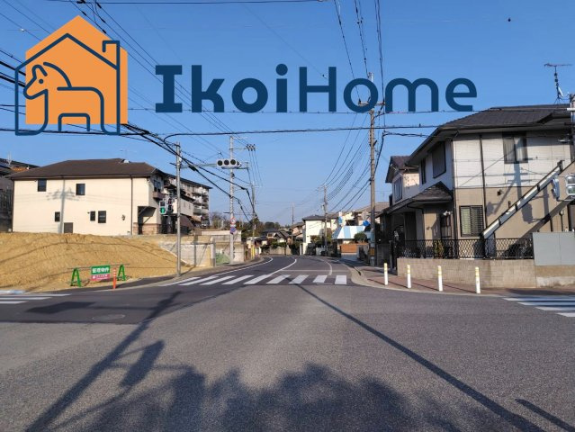 明石市大久保町高丘1丁目　土地の前面道路含む現地写真|●年中無休：当日予約可●前面道路は南西角地なので、1日を通して陽当り、通風良好です。周辺も閑静な住宅街です。