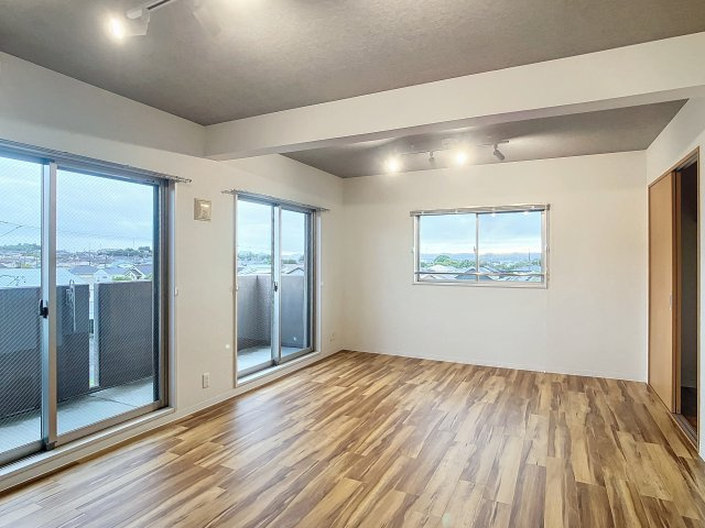 ブライトヒルズ可睡の杜の居間・リビング|ゆったりとした居間です