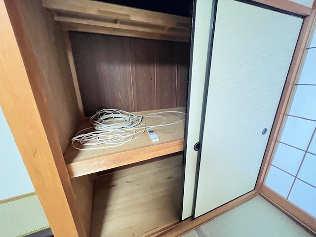 半田貸家の収納
