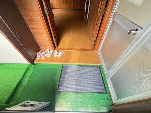 半田貸家の玄関