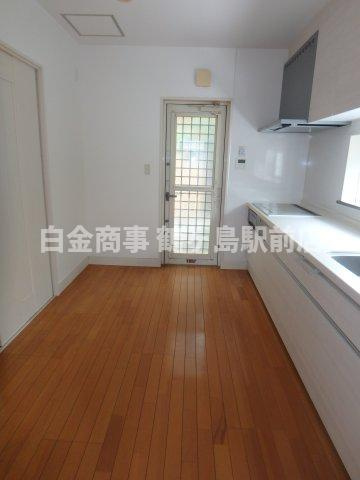 坂戸市にっさい花みず木中古戸建のキッチン
