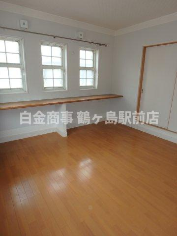 坂戸市にっさい花みず木中古戸建の居間・リビング