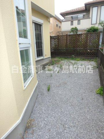 坂戸市にっさい花みず木中古戸建の庭