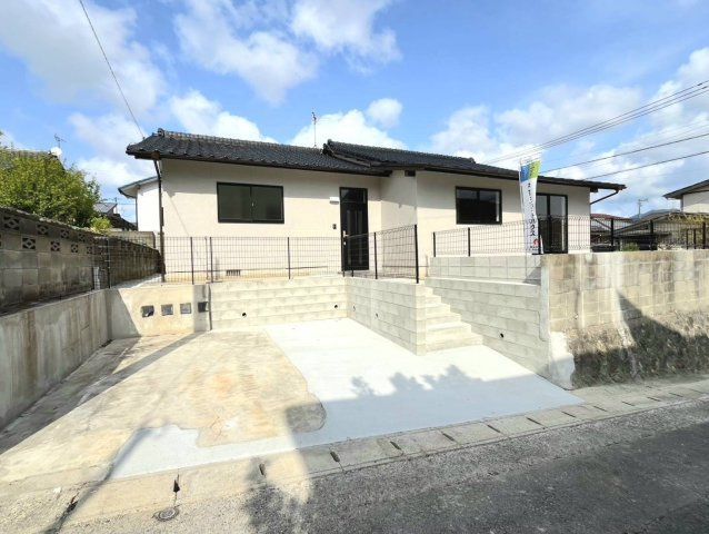 RESET HOUSE－リセットハウス－八幡西区高江4丁目2期の外観|駐車並列3台可能な4LDK平屋♪【八幡西区　中古戸建】