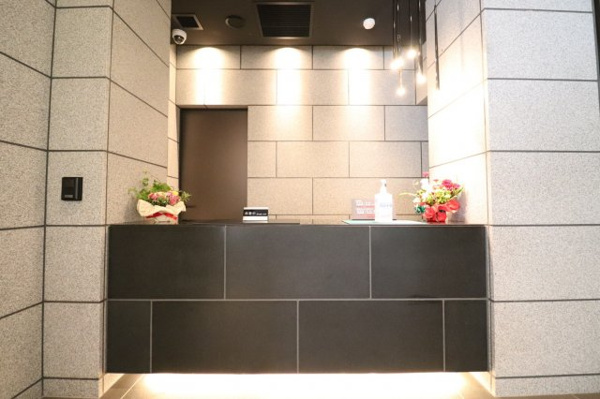 【エントランス】 | 【コンシェルジュカウンター】ホテルライクな各種サービスを提供し、上質なおもてなしで日々の生活をサポートいただけます。