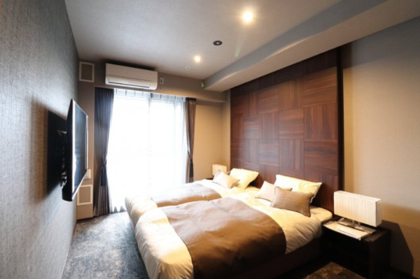 【その他共用部分】 | 【ゲストルーム】13階から望む眺望を眼下に感じるゲストルーム。上品な雰囲気で、ゲストを気持ちよくおもてなしできます。