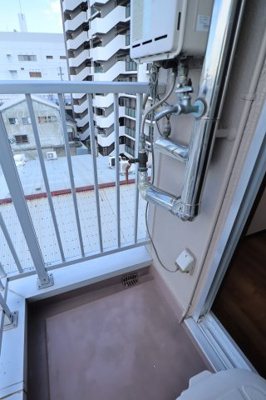 【設備】 | ドムス河内長野 | 室外洗濯機置場