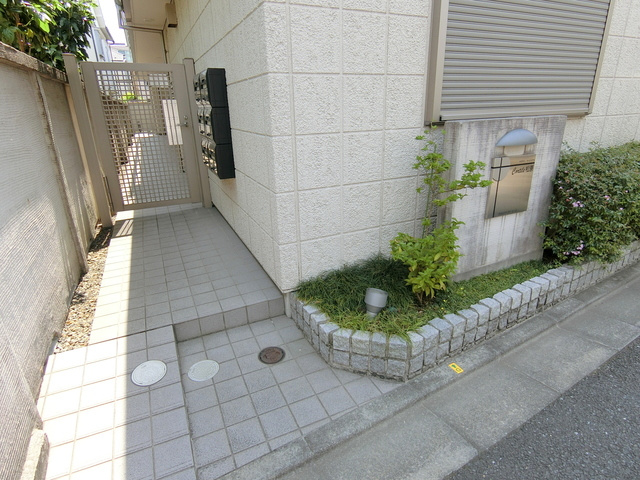 コルティーレ松原のエントランス|★門扉付きエントランス★