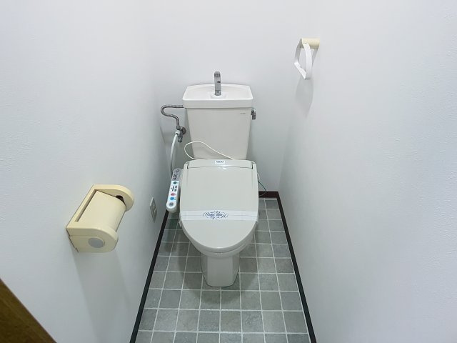 CUSTOM中島のトイレ|清潔感のあるトイレです