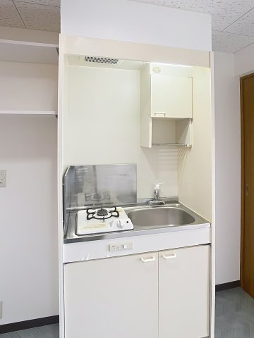 CUSTOM中島のキッチン|コンパクトなキッチンで掃除もラクラク