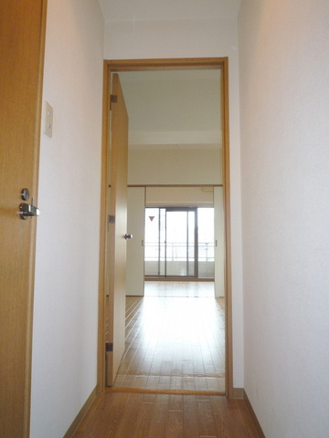 プリヴェ杉の玄関|★廊下があるので玄関からはお部屋が見えませんよ★