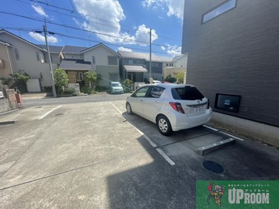 エス・ブロードⅡの駐車場