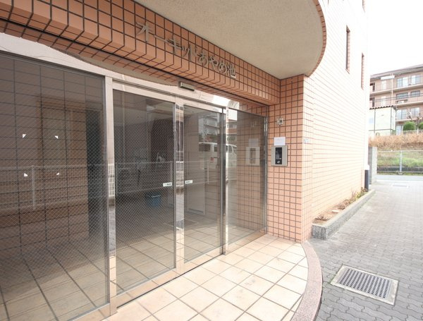 オーキッドあやめ池のエントランス