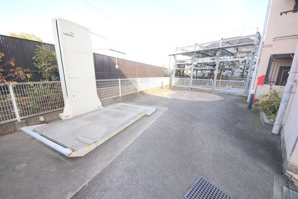 オーキッドあやめ池の駐車場