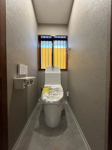 草津市新浜町　中古戸建のトイレ|トイレも新調しております(^^♪